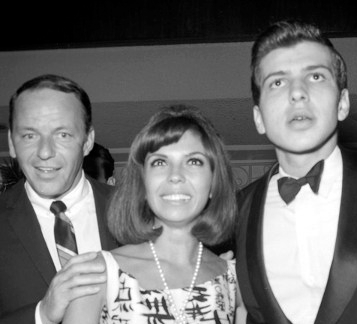 7-sinatra-family.jpg